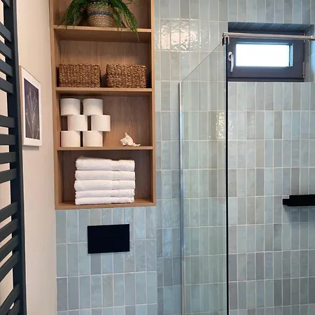 Dom wakacyjny Nadmorska Otulina - Nowoczesne Dwupoziomowe Nad Morzem Z Dużym Ogrodem *