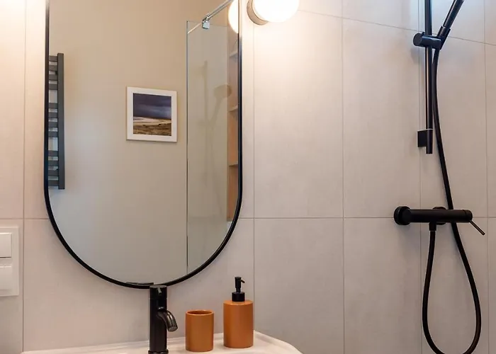 Nadmorska Otulina - Nowoczesne Dwupoziomowe Nad Morzem Z Duzym Ogrodem Hébergement de vacances *